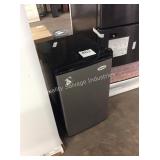 1 LOT CHEFMATE COMPACT REFRIGERATOR