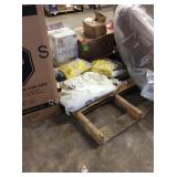 1 LOT STORE MERCHANDISE