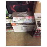 1 LOT IGLOO ICE MAKER