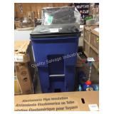 1 LOT RUBBER MAID TOTER