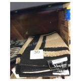 1 LOT ACCENT RUG