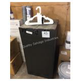 1 CTN CLOTHES HANGERS