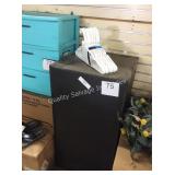 1 CTN CLOTHES HANGERS