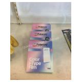 1 LOT POLAROID COLOR FILM (DISPLAY)