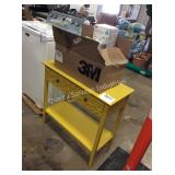 1 LOT ACCENT TABLE