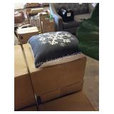 8 CTN ACCENT PILLOWS