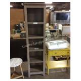 1 LOT BOOKCASE