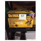 1 LOT DEWALT 20V DRILL KIT