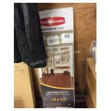 1 LOT RUBBERMAID CLOSET KIT