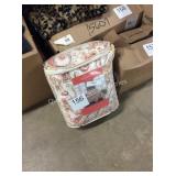 1 LOT FULL/QUEEN COMFORTER