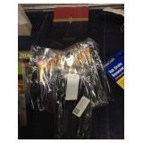 1 LOT MAKE UP BRUSHES (DISPLAY)