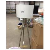 1 LOT FLOOR LAMP