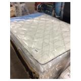 1 LOT QUEEN MATTRESS