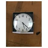 1 LOT WALL CLOCK