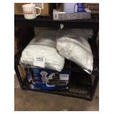 1 LOT BED PILLOWS