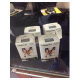 1 LOT POLAROID CAMERA FILM (DISPLAY)