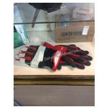 1 LOT CRAFTSMAN GLOVES (DISPLAY)