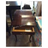1 LOT STATTON ACCENT TABLE