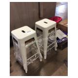 1 LOT 4 BAR STOOLS