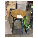 1 LOT BAR STOOL