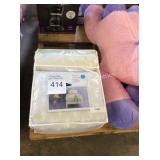 1 LOT TWIN XL BEDDING