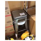 1 LOT 2 BAR STOOLS