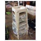 1 LOT 4 BAR STOOLS