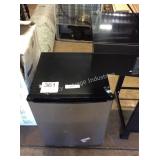 1 LOT WP COMPACT REFRIGERATOR