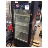 1 LOT REFRIGERATED DRINK COOLER