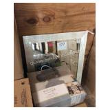 1 LOT ACCENT MIRROR