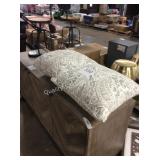 1 LOT ACCENT PILLOWS