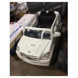 1 LOT MERCEDES RIDE ON