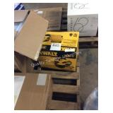 1 LOT DEWALT WET/DRY VAC