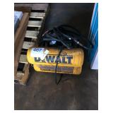 1 LOT DEWALT AIR COMPRESSOR