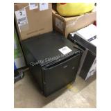 1 LOT SUNBEAM COMPACT REFRIGERATOR