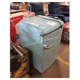 1 LOT GALANZ COMPACT REFRIGERATOR