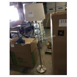 1 LOT FLOOR LAMP