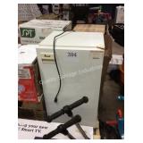 1 LOT AVANTI COMPACT REFRIGERATOR