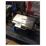 1 LOT CHAR BROIL GAS GRILL