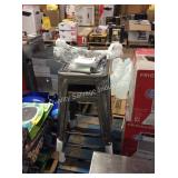 1 LOT 2 BAR STOOLS