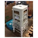 1 LOT 4 BAR STOOLS