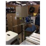 1 LOT FLOOR LAMP