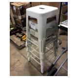1 LOT 4 BAR STOOLS
