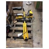 1 LOT TRI POD WORK LIGHT