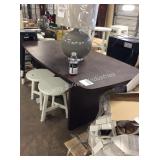 1 LOT DINING TABLE