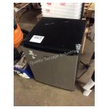 1 LOT WP COMPACT REFRIGERATOR