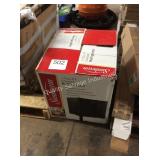 1 LOT SUNBEAM COMPACT REFRIGERATOR