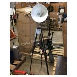 1 LOT FLOOR LAMP