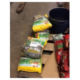 1 LOT SCOTTS TURF BUILDER
