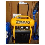 NEW-dewalt 4.5g air compressor